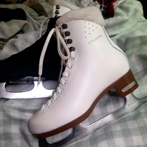 Figure Skates - like new, 4.5 womens/girls